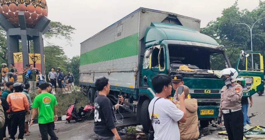 Truk "Ugal-Ugalan" di Tangerang: Panik, Tabrak Kendaraan dan Pejalan Kaki, Berujung Kecelakaan Beruntun